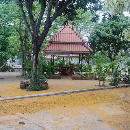 Erawan Guesthouse Pakxé Exteriör bild