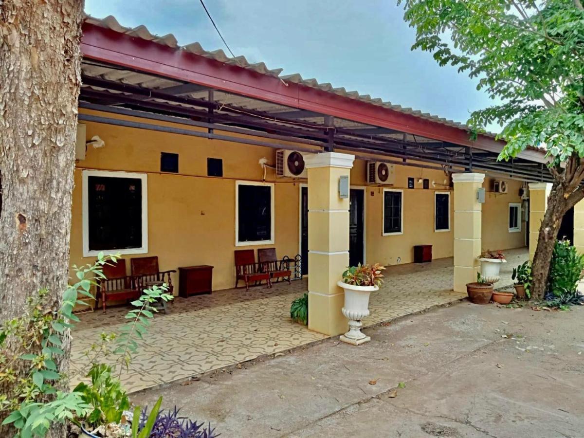Erawan Guesthouse Pakxé Exteriör bild