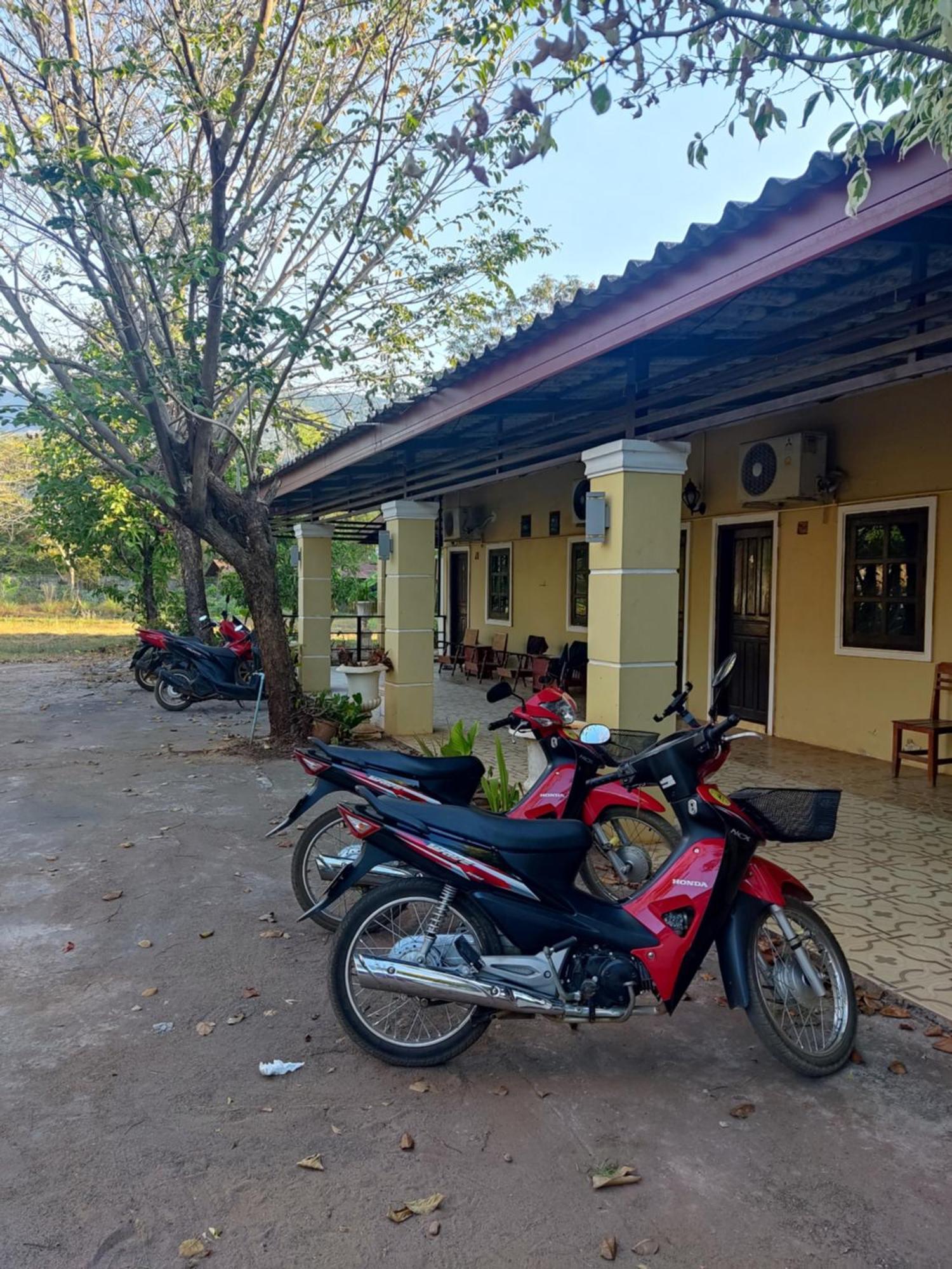 Erawan Guesthouse Pakxé Exteriör bild