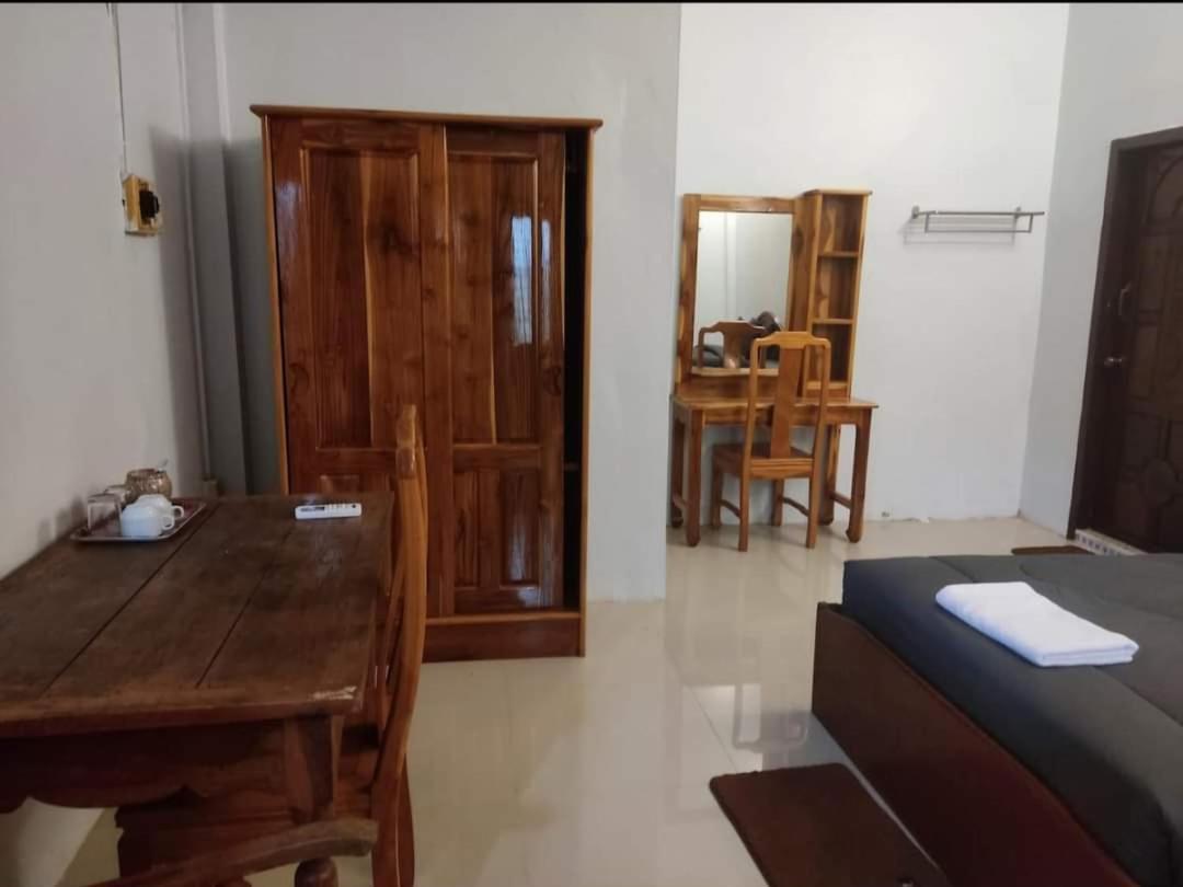 Erawan Guesthouse Pakxé Exteriör bild