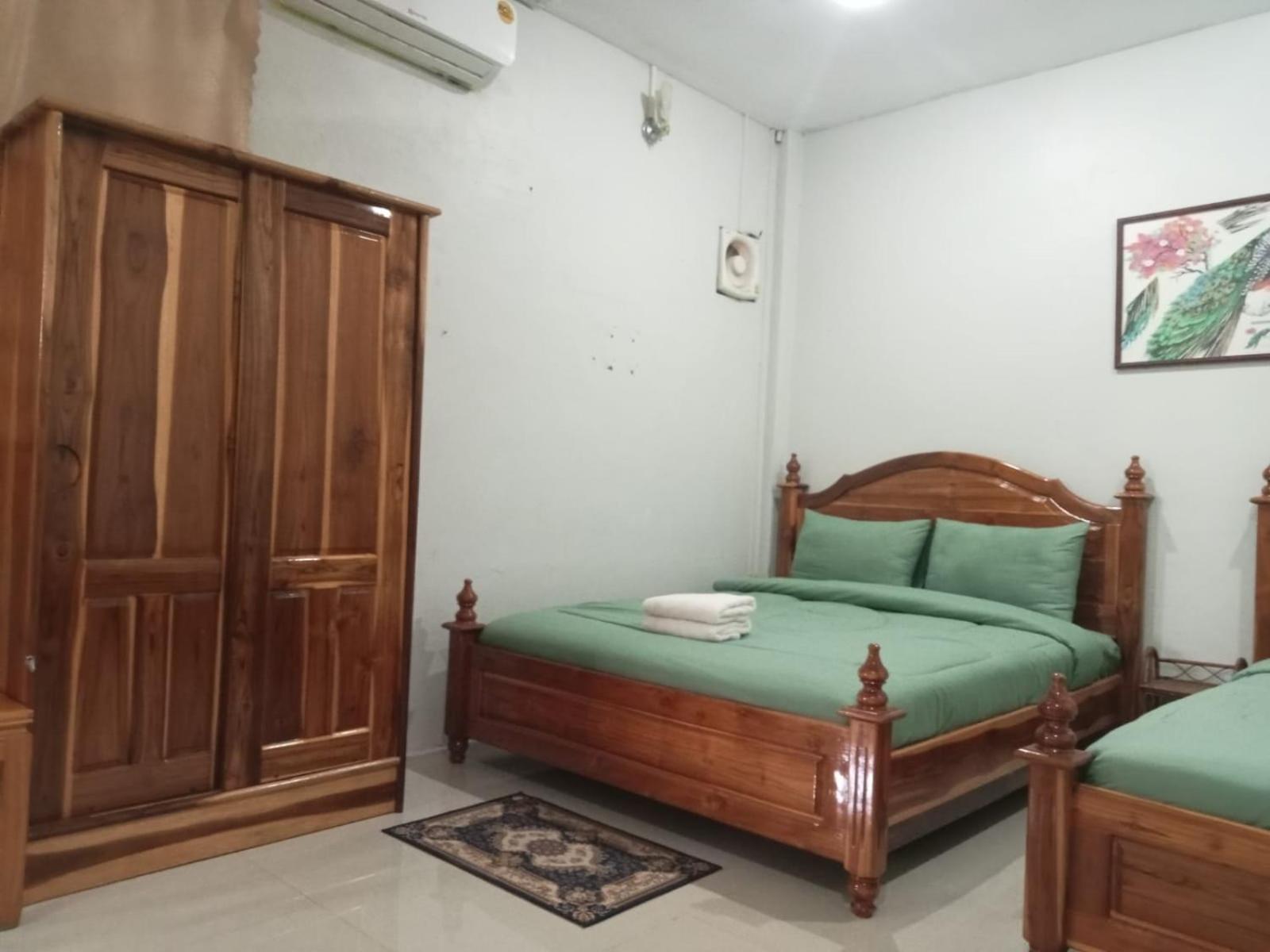 Erawan Guesthouse Pakxé Exteriör bild